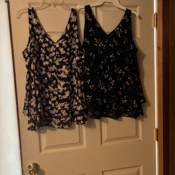 Tops and dresses - Picture 1 of 7